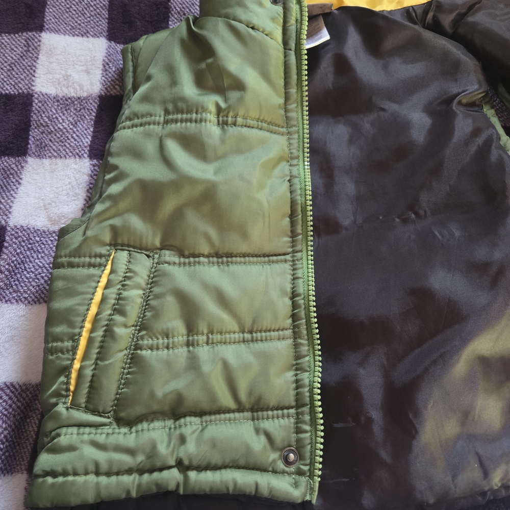 Boyz Wear, Green/Yellow Kids Puffer Vest-Size 2T EUC - Picture 3 of 7